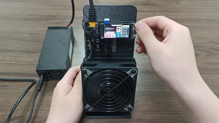 Amazon.com: NerdQaxe++ 6TH/s, Bitcoins Miner with BM1370 Asic Chip